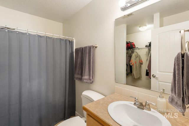 214 Parkmont Way, Caldwell, ID 83605