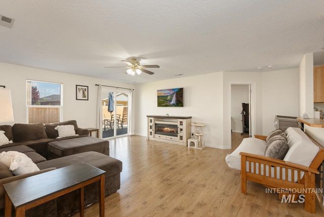 214 Parkmont Way, Caldwell, ID 83605