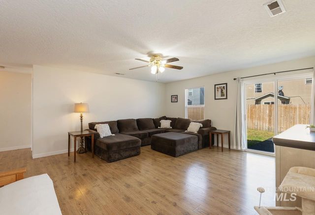 214 Parkmont Way, Caldwell, ID 83605