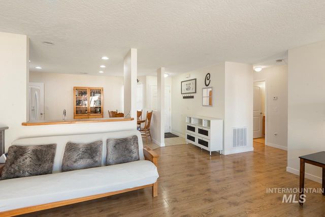 214 Parkmont Way, Caldwell, ID 83605