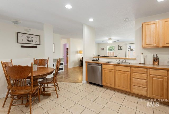 214 Parkmont Way, Caldwell, ID 83605