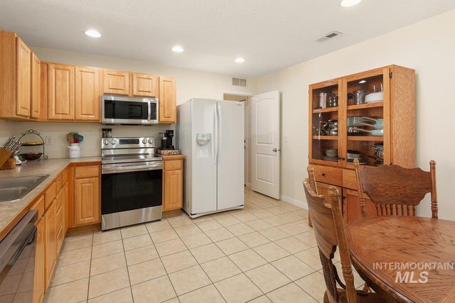 214 Parkmont Way, Caldwell, ID 83605
