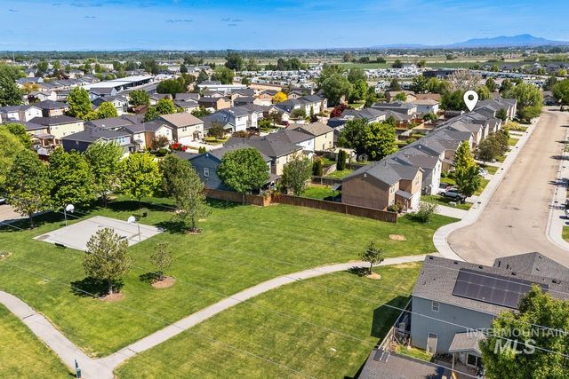 214 Parkmont Way, Caldwell, ID 83605