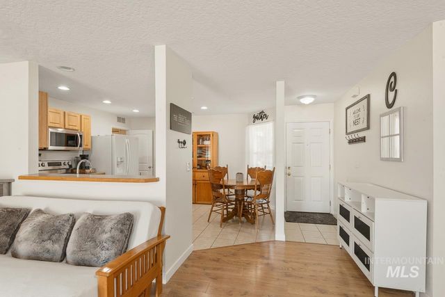214 Parkmont Way, Caldwell, ID 83605
