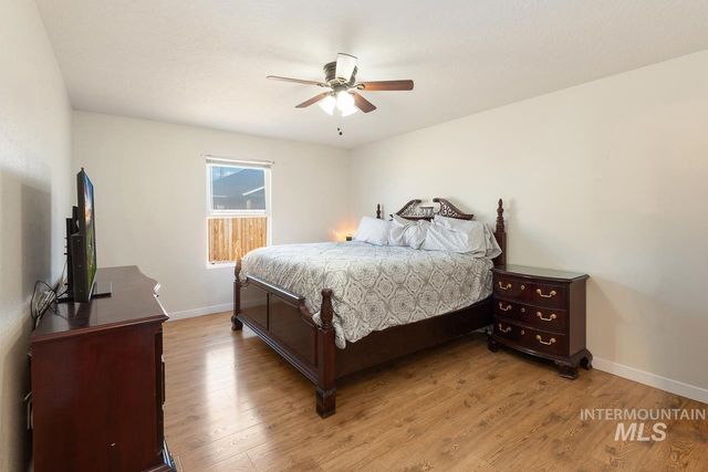 214 Parkmont Way, Caldwell, ID 83605