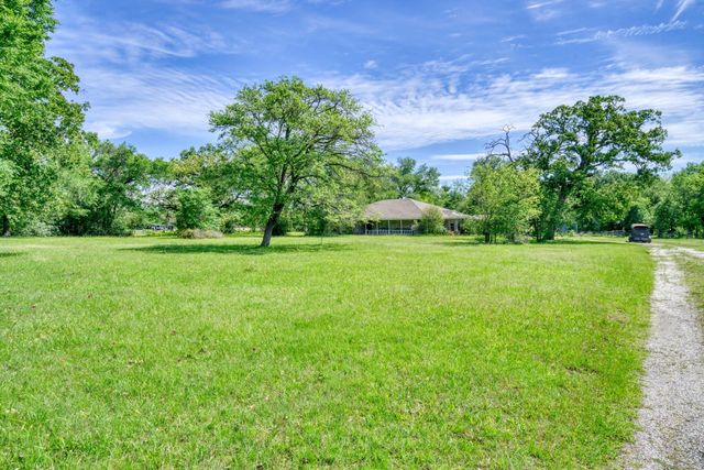 7000 Fm 3060, Midway, TX 75852