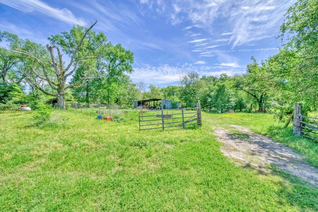 7000 Fm 3060, Midway, TX 75852