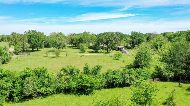 7000 Fm 3060, Midway, TX 75852
