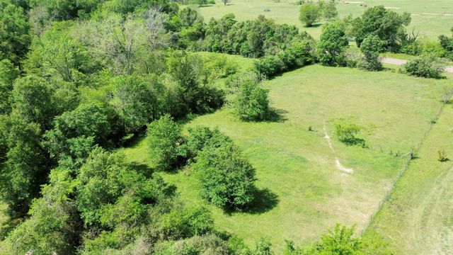 7000 Fm 3060, Midway, TX 75852