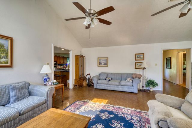 7000 Fm 3060, Midway, TX 75852