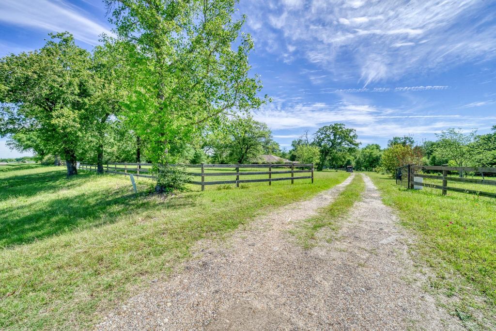 7000 Fm 3060, Midway, TX 75852