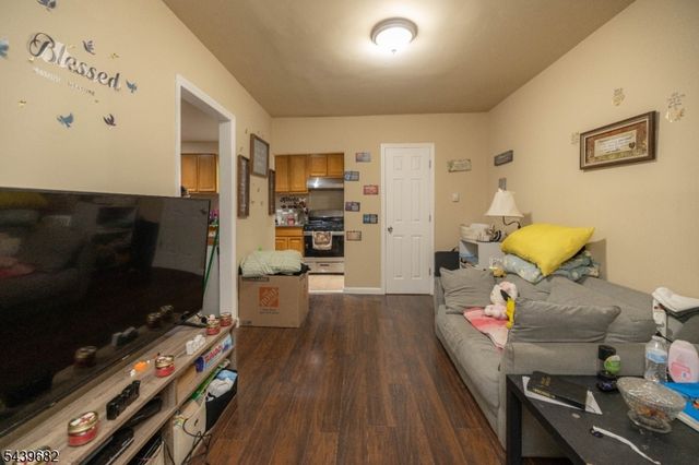 333 Magnolia Ave, Elizabeth City, NJ 07206