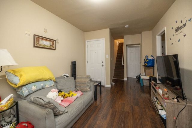 333 Magnolia Ave, Elizabeth City, NJ 07206