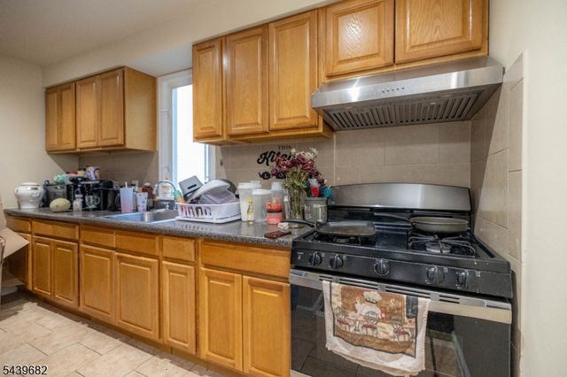 333 Magnolia Ave, Elizabeth City, NJ 07206