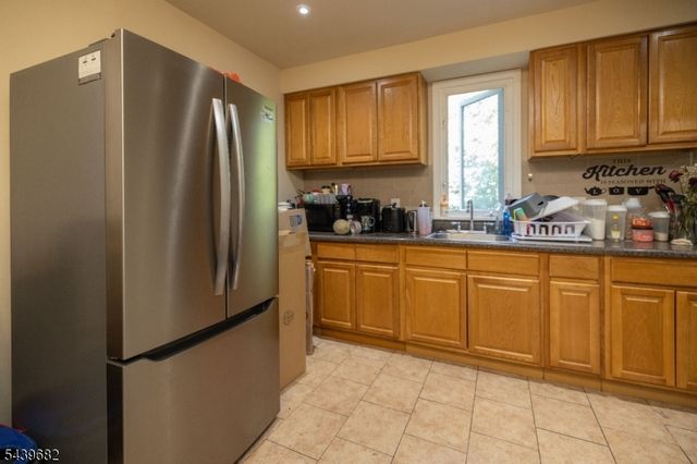 333 Magnolia Ave, Elizabeth City, NJ 07206