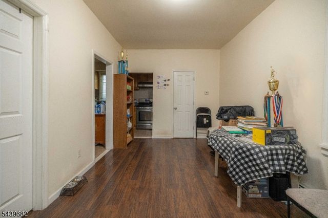333 Magnolia Ave, Elizabeth City, NJ 07206