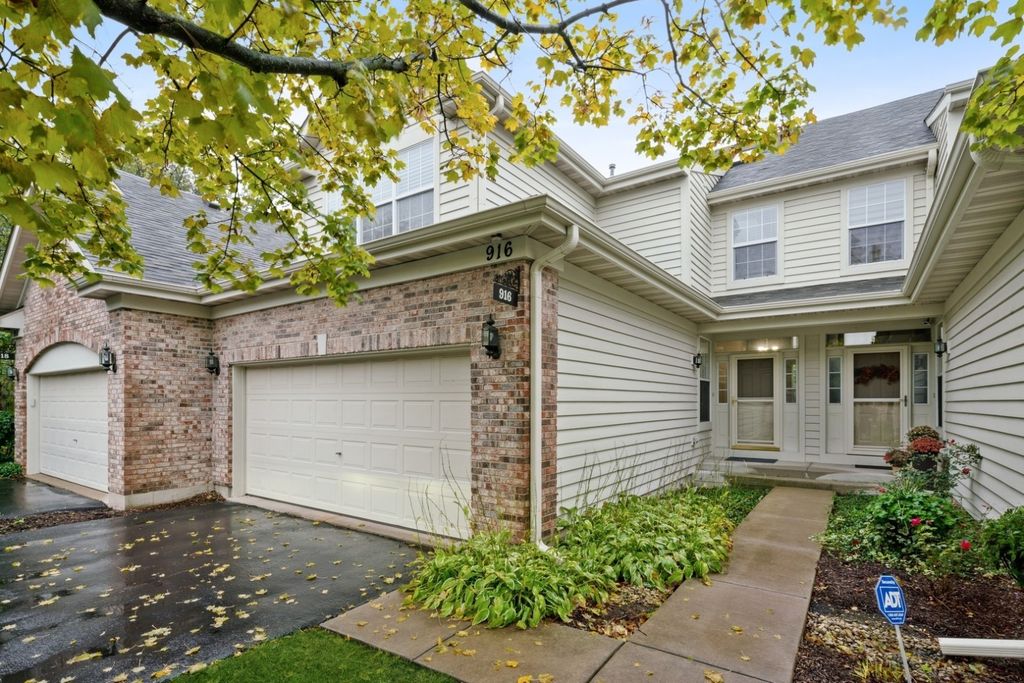 916 Havenshire Court 916, Naperville, IL 60565 — photo 2