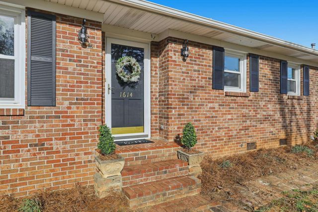 1614 Greenwood Road, Laurens, SC 29360