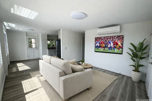 2454 Waolani Avenue A, Honolulu, HI 96817