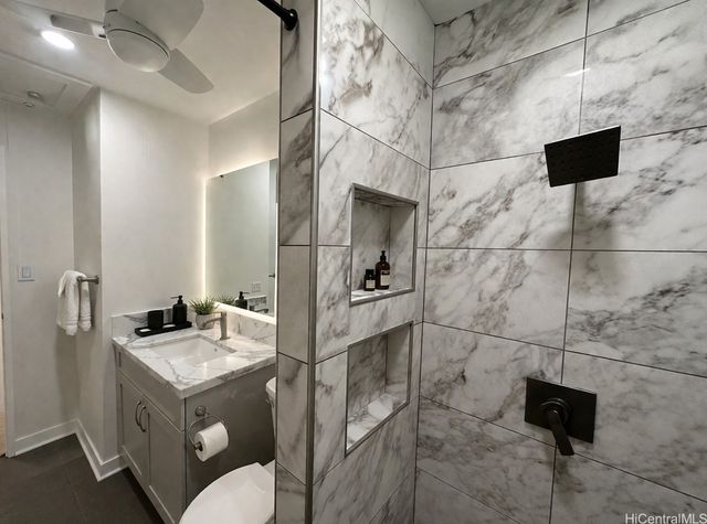 2454 Waolani Avenue A, Honolulu, HI 96817