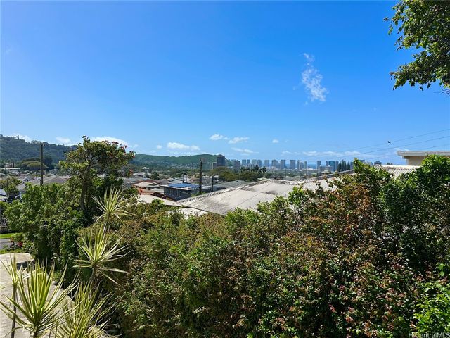 2454 Waolani Avenue A, Honolulu, HI 96817
