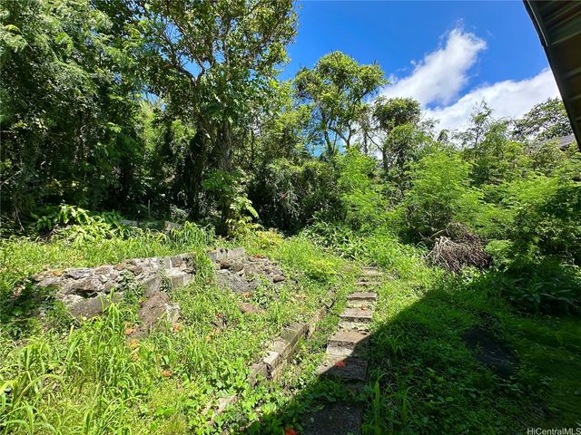 2454 Waolani Avenue A, Honolulu, HI 96817