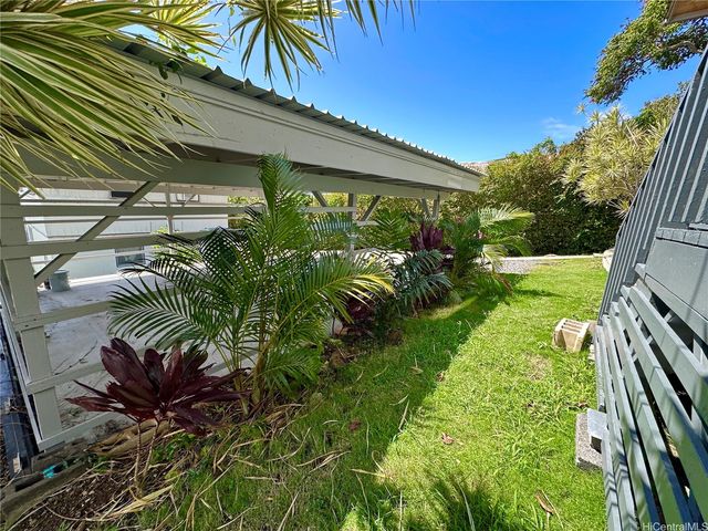 2454 Waolani Avenue A, Honolulu, HI 96817