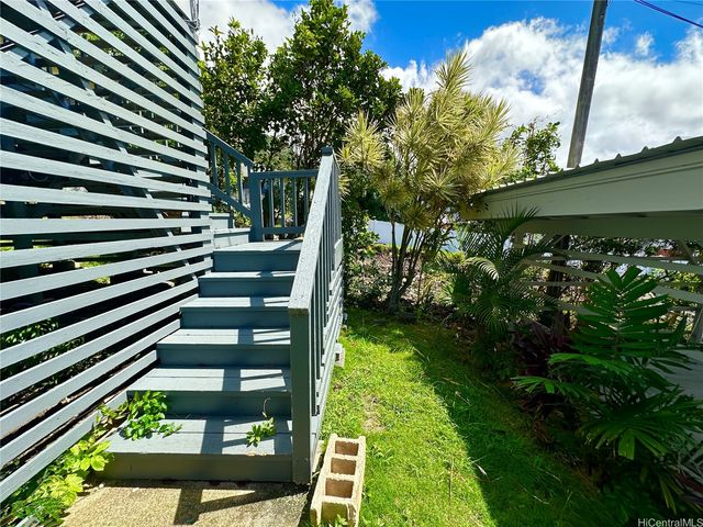 2454 Waolani Avenue A, Honolulu, HI 96817