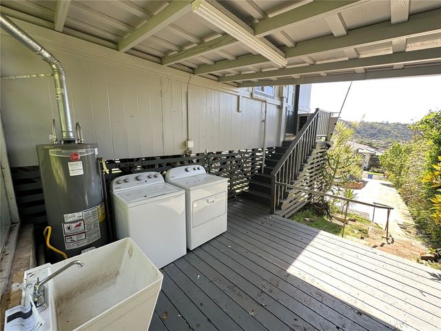 2454 Waolani Avenue A, Honolulu, HI 96817