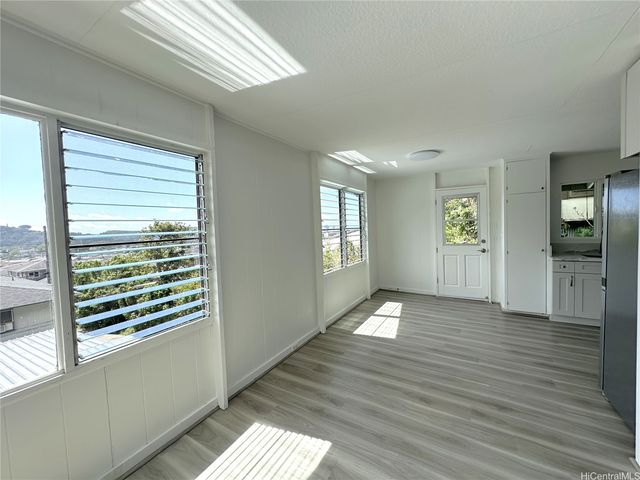 2454 Waolani Avenue A, Honolulu, HI 96817