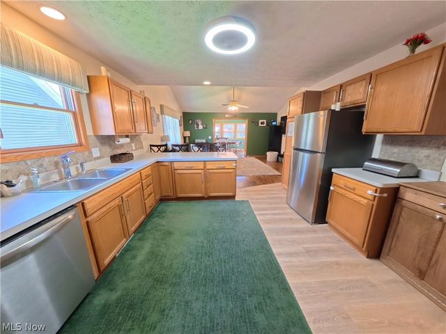 3160 Pondview Drive, Ravenna, OH 44266
