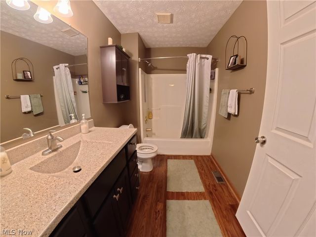 3160 Pondview Drive, Ravenna, OH 44266