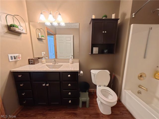 3160 Pondview Drive, Ravenna, OH 44266