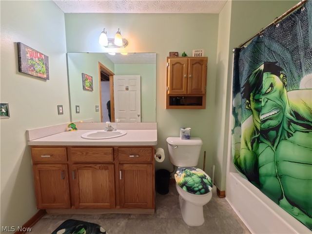 3160 Pondview Drive, Ravenna, OH 44266