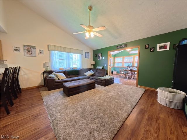 3160 Pondview Drive, Ravenna, OH 44266