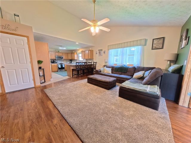 3160 Pondview Drive, Ravenna, OH 44266