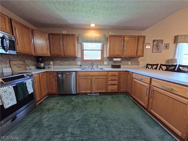 3160 Pondview Drive, Ravenna, OH 44266