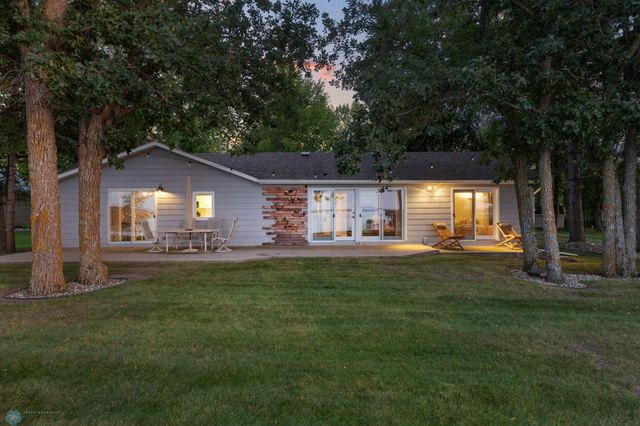 886 S Shore Drive, Detroit Lakes, MN 56501