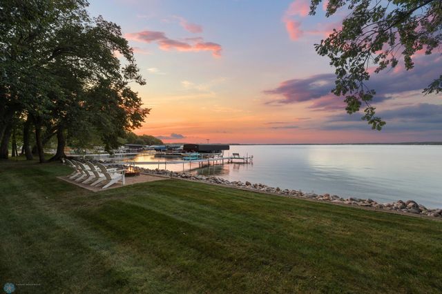 886 S Shore Drive, Detroit Lakes, MN 56501