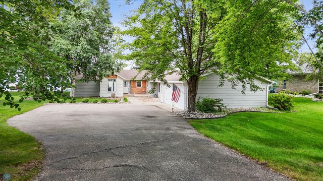 886 S Shore Drive, Detroit Lakes, MN 56501