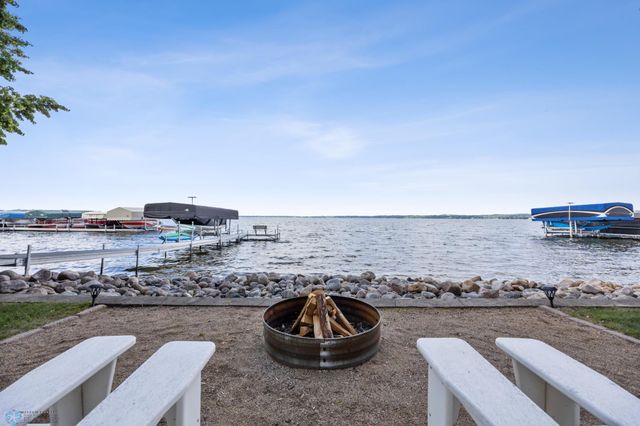886 S Shore Drive, Detroit Lakes, MN 56501