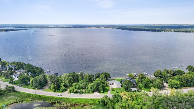 886 S Shore Drive, Detroit Lakes, MN 56501