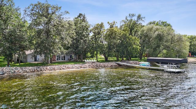 886 S Shore Drive, Detroit Lakes, MN 56501