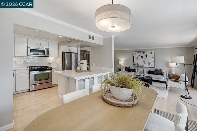 2000 Golden Rain Rd 4, Walnut Creek, CA 94595