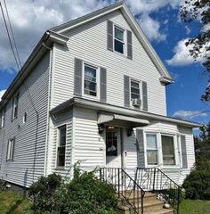 8 Maple St, Charlton, MA 01507