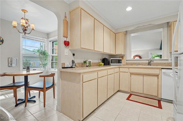 2171 S Belvoir Boulevard, University Heights, OH 44118
