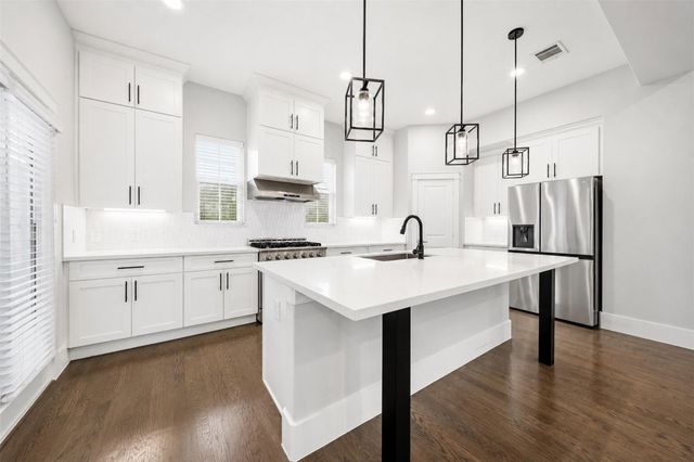 1421 W 23rd Street B, Houston, TX 77008