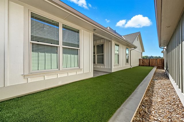 102 Cardinal Woods Court, Granbury, TX 76049