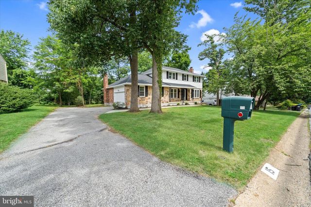 15 STONE CROP RD, Wilmington, DE 19810