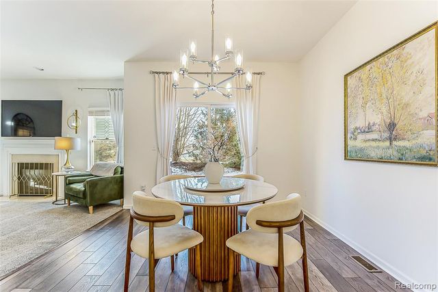 1012 Paddock Lane, South Lyon, MI 48178